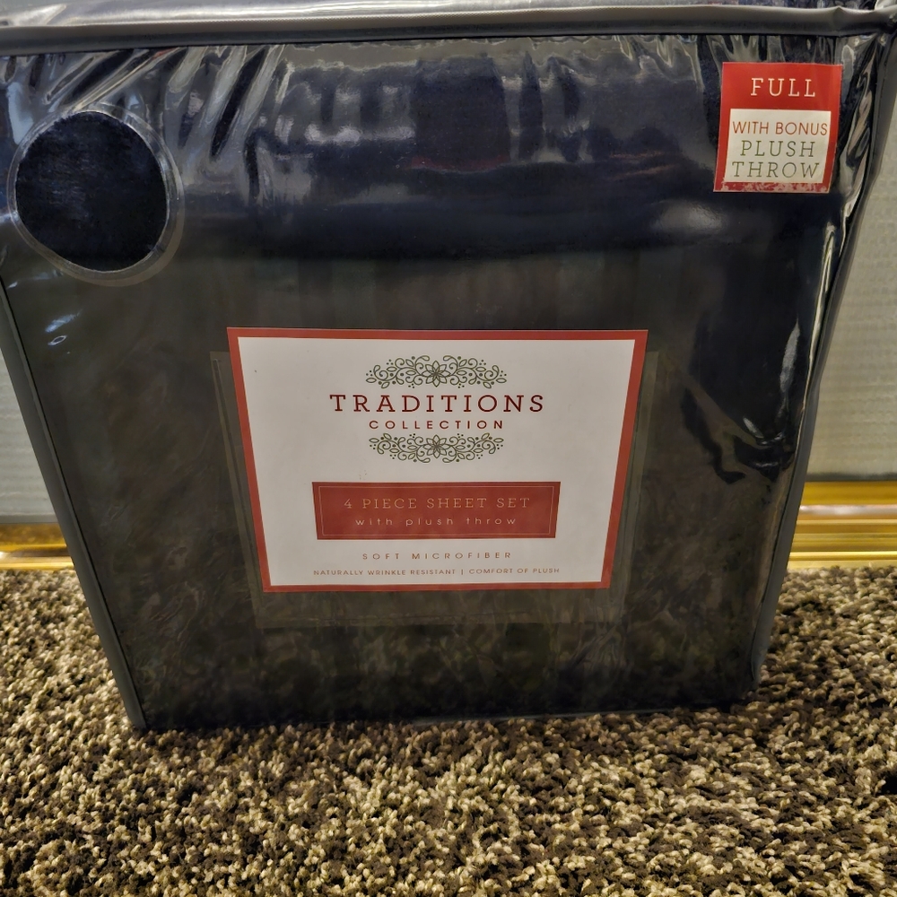 Traditions Collection 4pc Sheet Set with Plush Throw